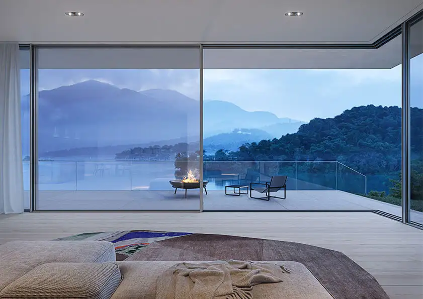 Moderne slaapkamer met Cero schuifraam en panoramisch uitzicht op een meer